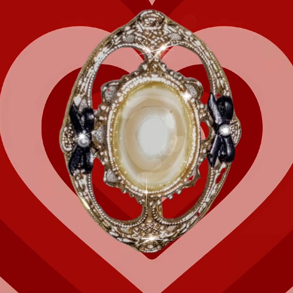 1928 Pearl Goldtone Brooch Vintage 1990's